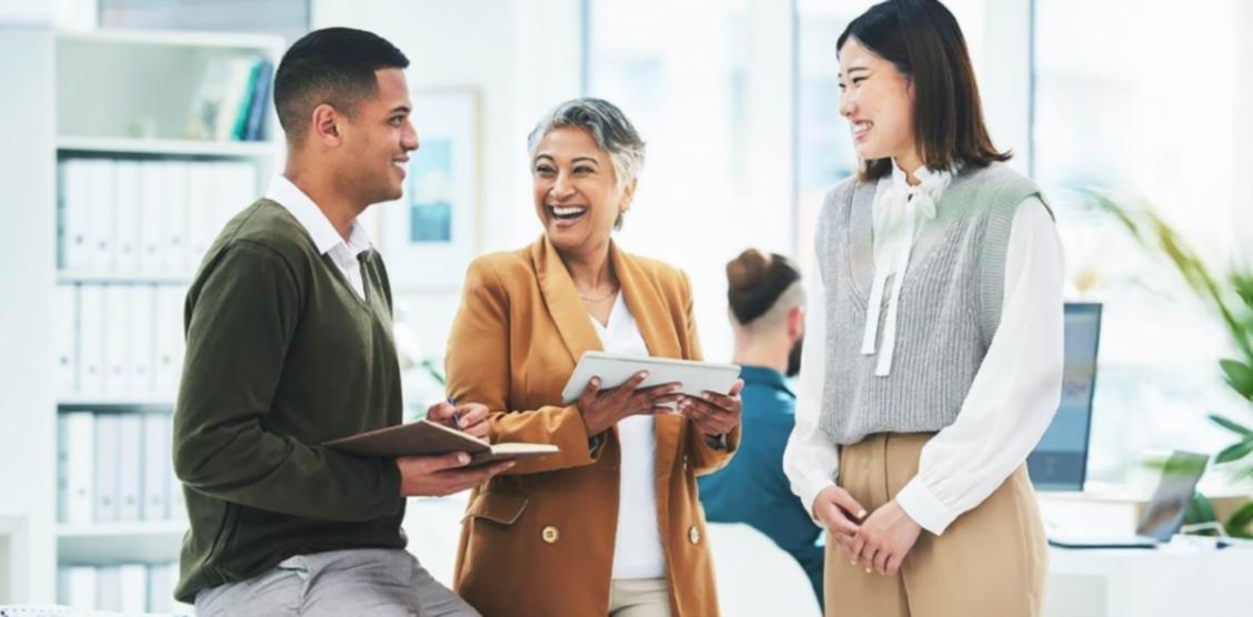 Студенти за роботою над текстами